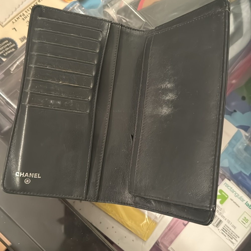 💯% authentic Boy Chanel wallet - Picture 3 of 6